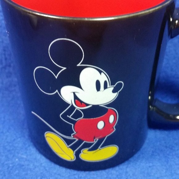 Disney Mickey Mouse Mug Black and Red Coffee Mug Iconic Mickey Pre-owned No Box - Picture 3 of 10
